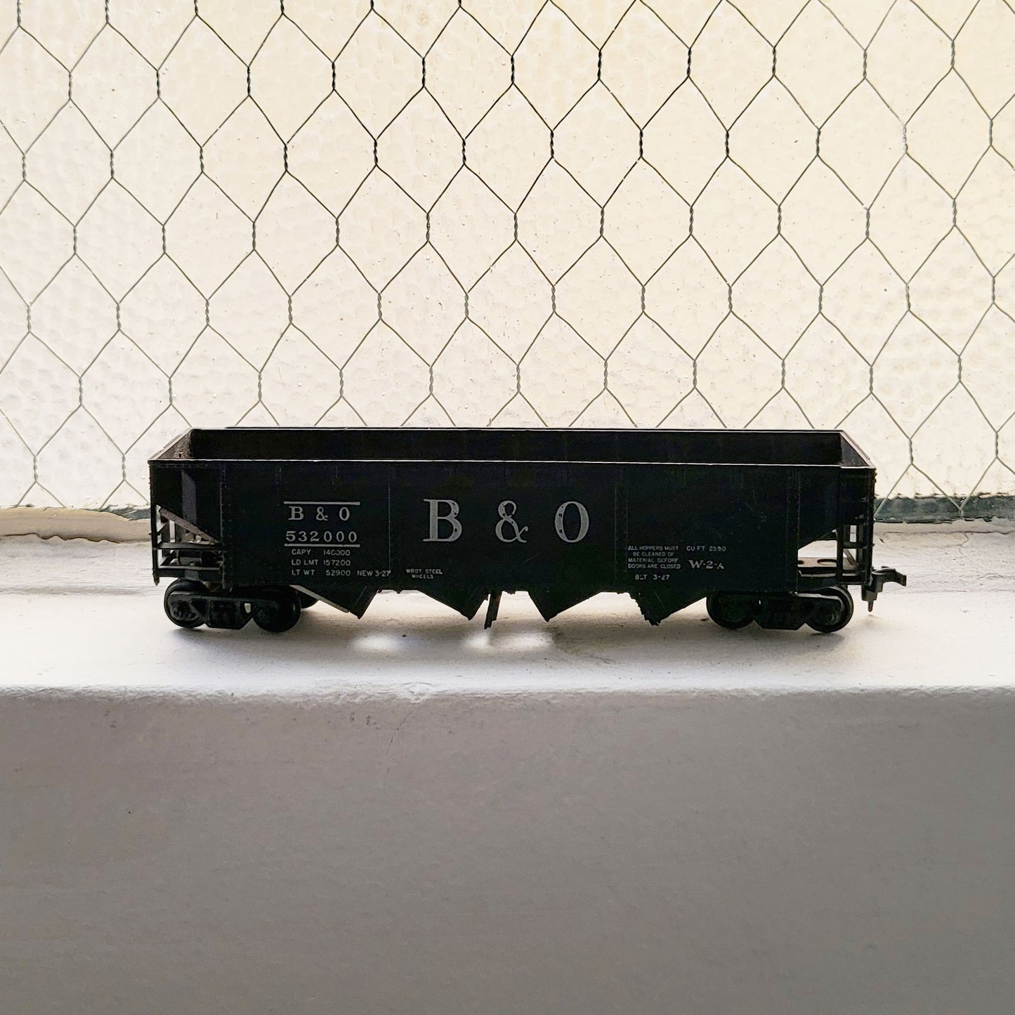 HO model toy 'B&O' train open top hopper for graffiti writer gifts and train enthusiasts.